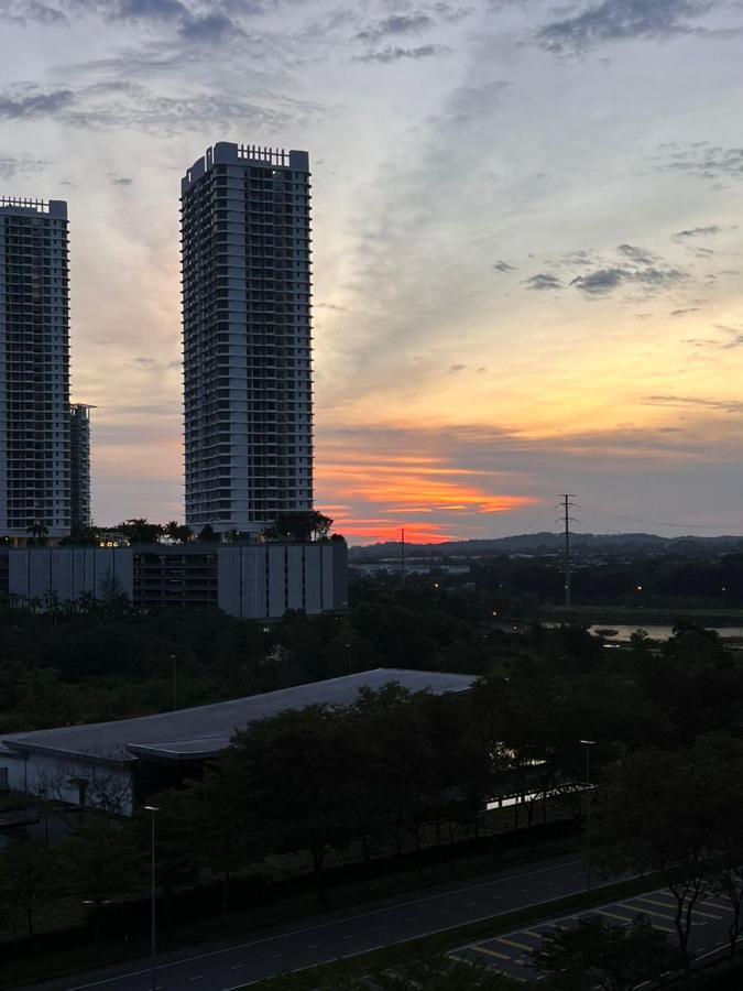 D Bunga مسلم Homestay Pool View Legoland Nusajaya Екстериор снимка